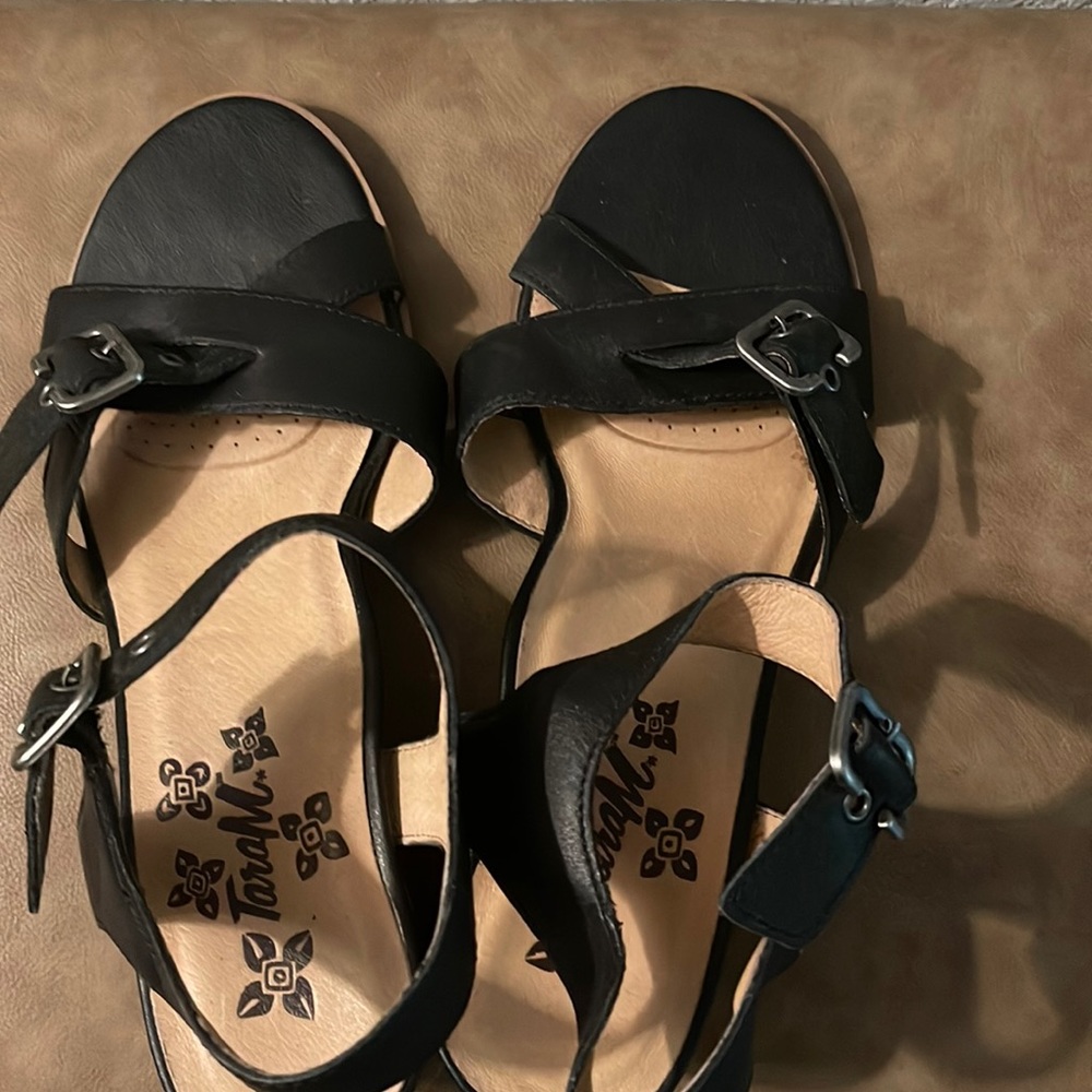 High heel sandals